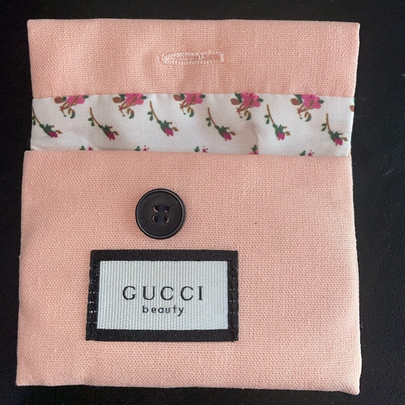 Gucci Beauty Pouch and Comb
Gift Set - Picture 9 of 11
